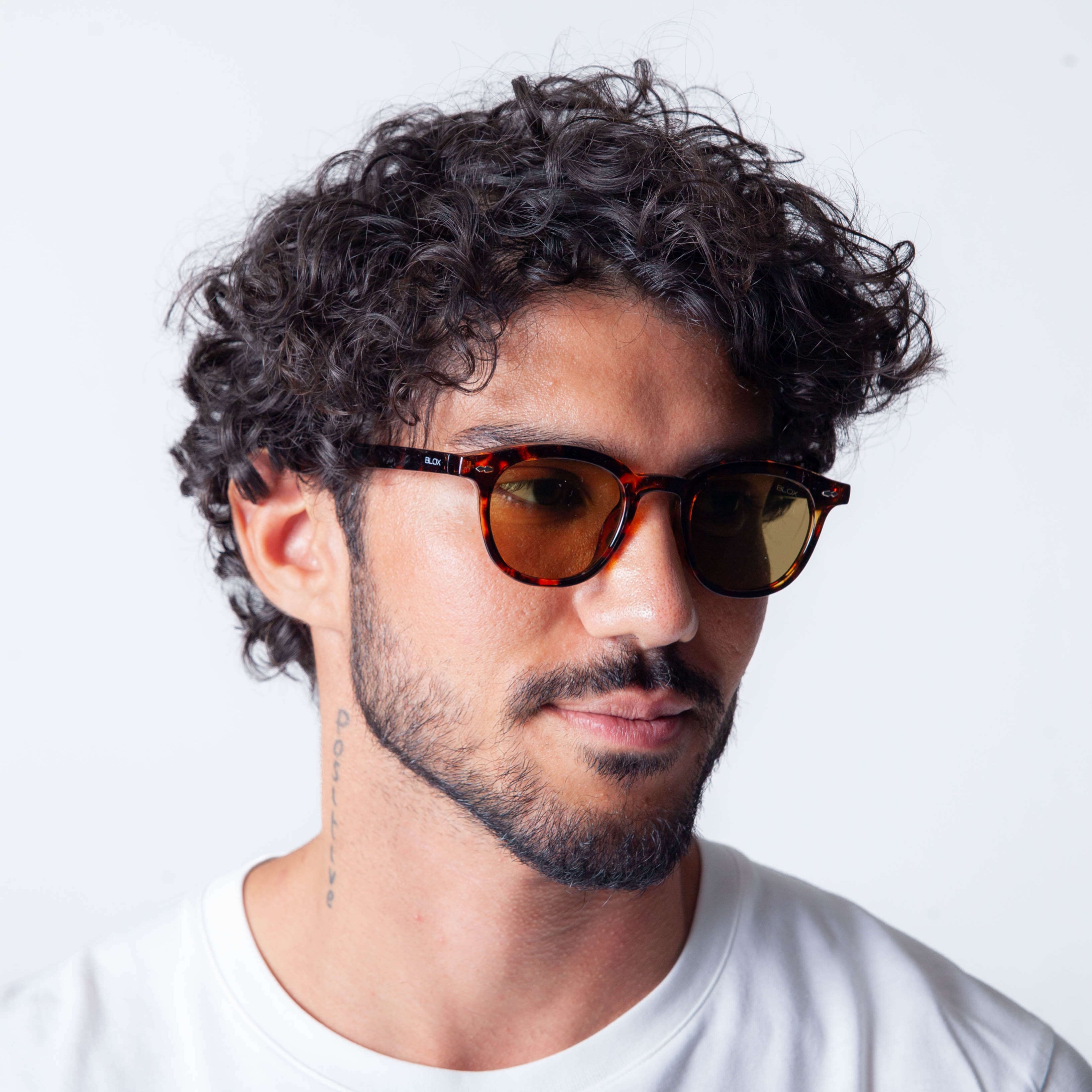 Gafas de Sol Finese en Marrón — Estilo y Sofisticación