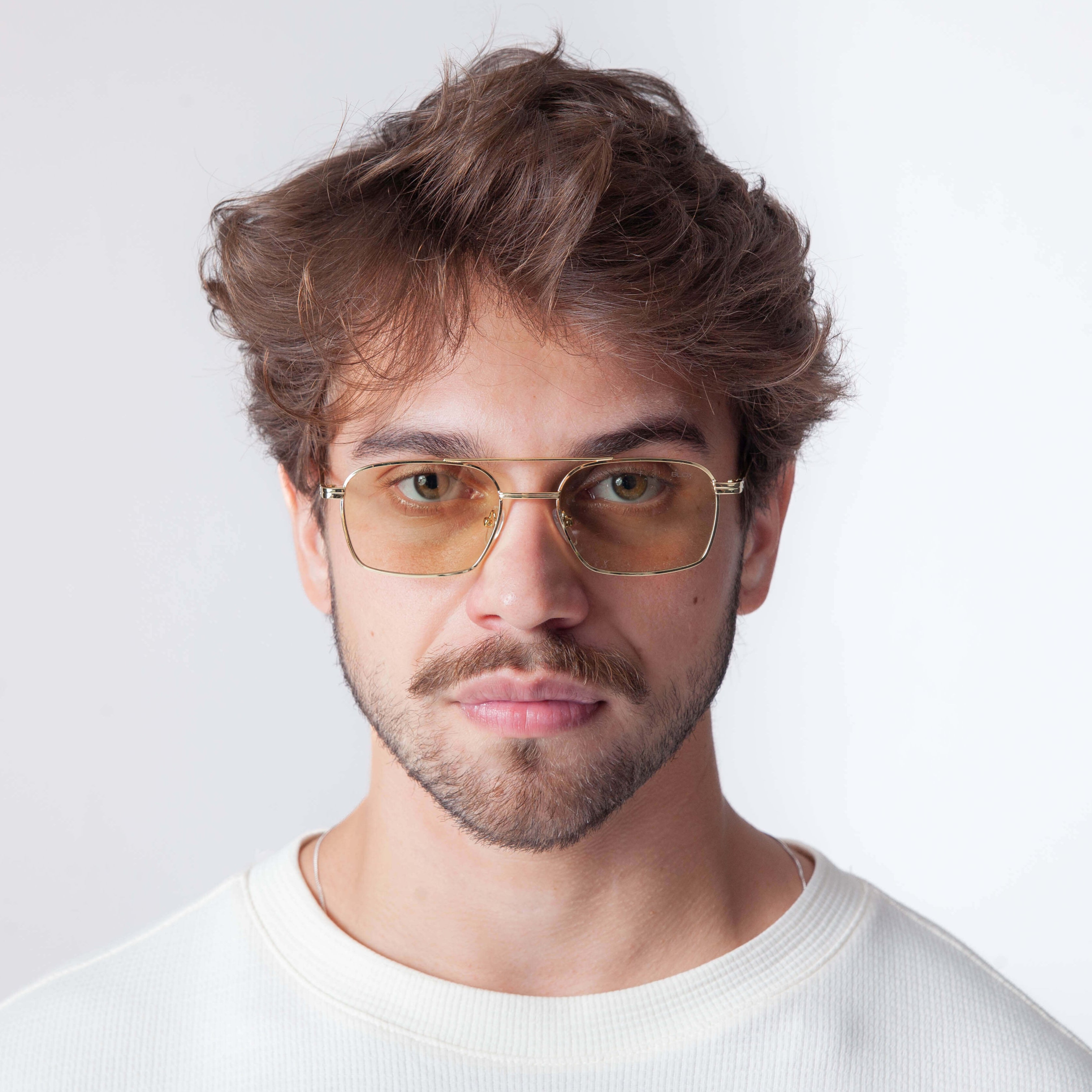Gafas de Sol Next: Estilo moderno, protección UV y comodidad