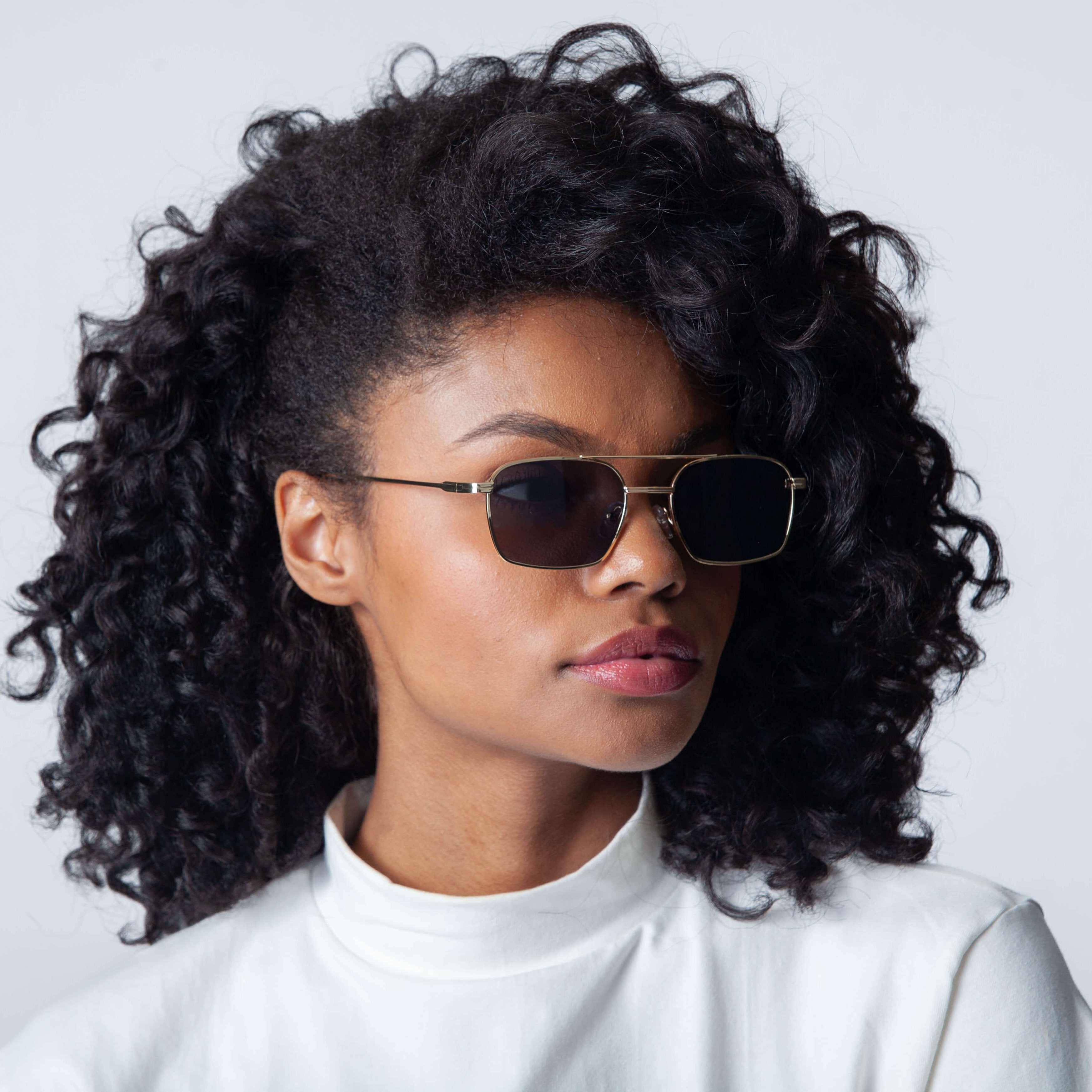 Gafas de Sol Next: Estilo moderno, protección UV y comodidad